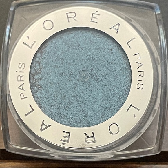 TIMELESS BLUE SPARK Loreal infallible 24 HR eyeshadow - Picture 3 of 4